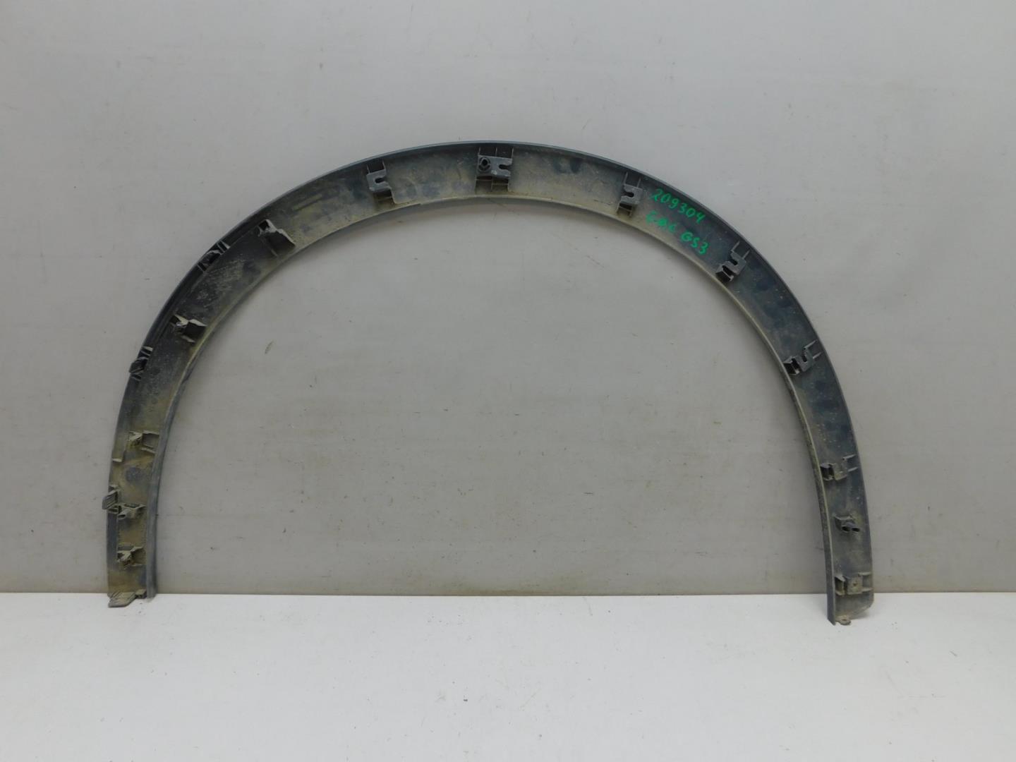 Накладка переднего крыла правого