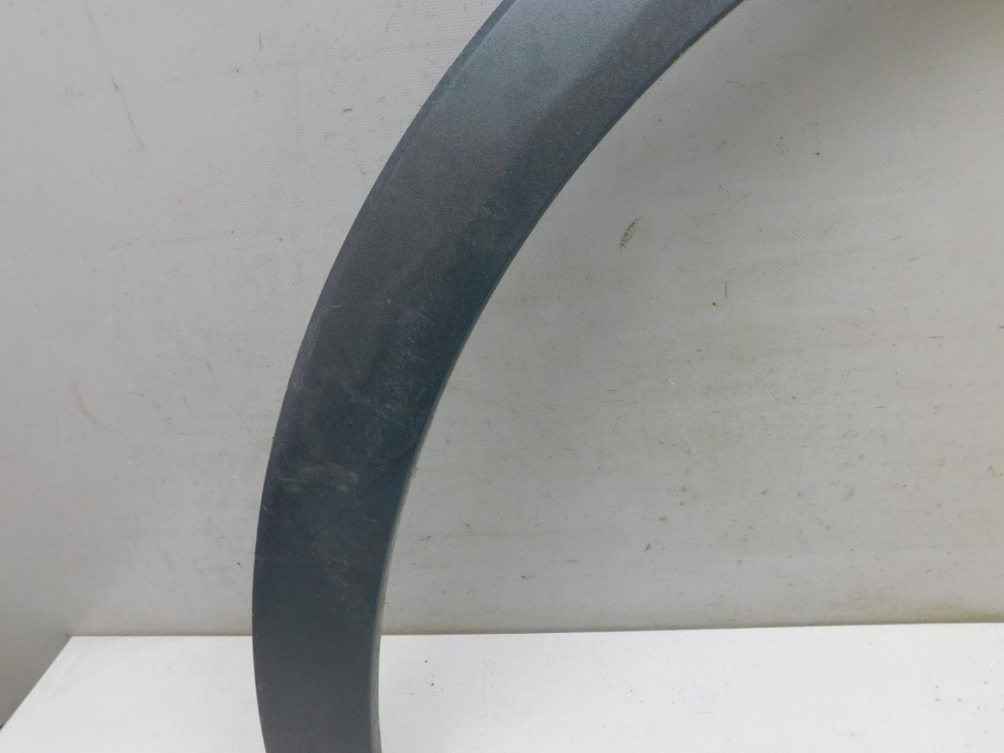 Накладка переднего крыла правого