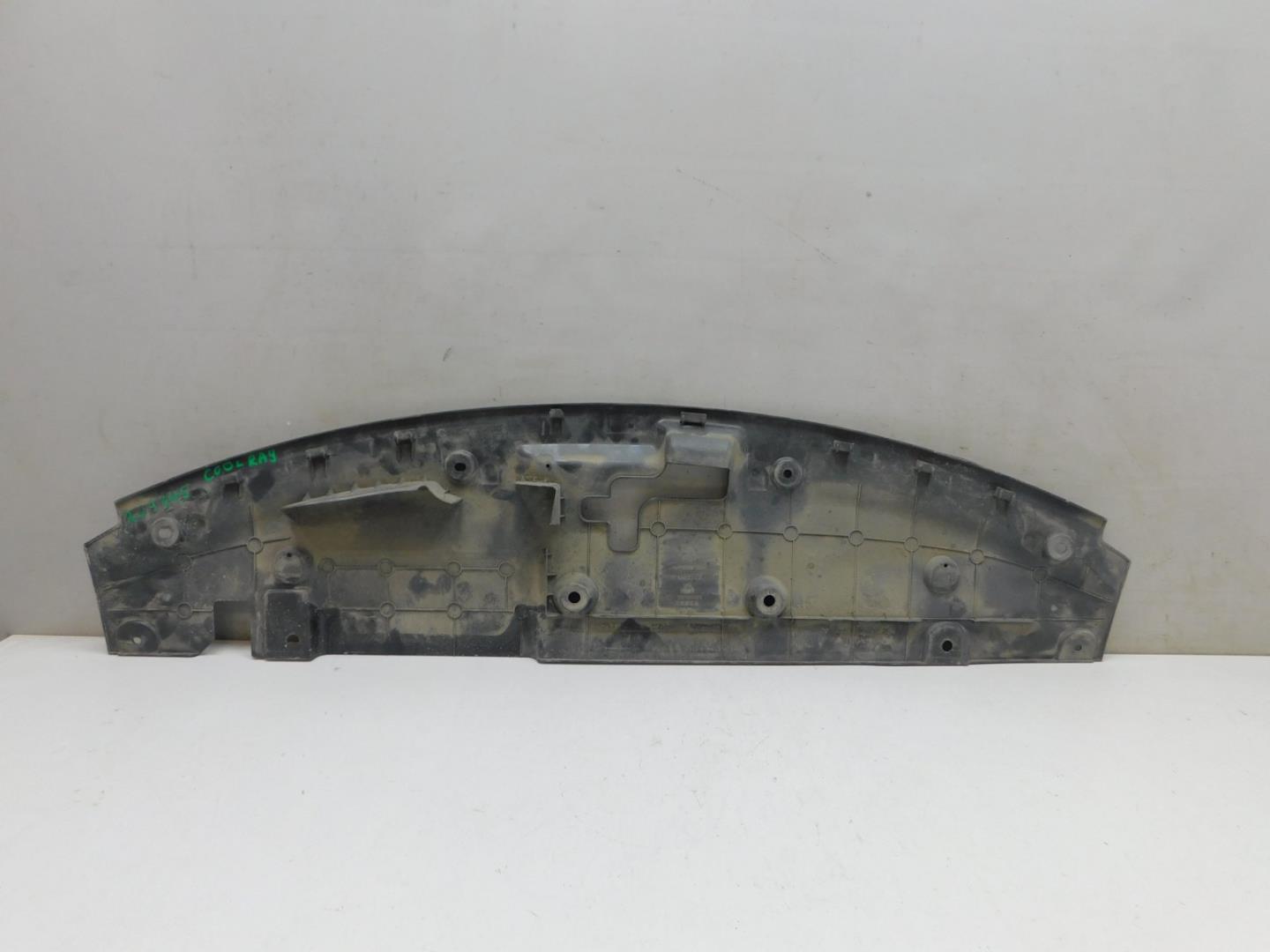 Кожух замка капота