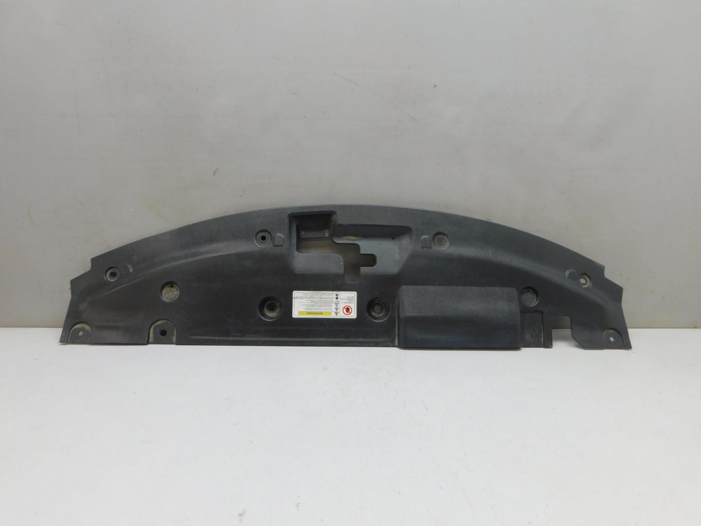 Кожух замка капота