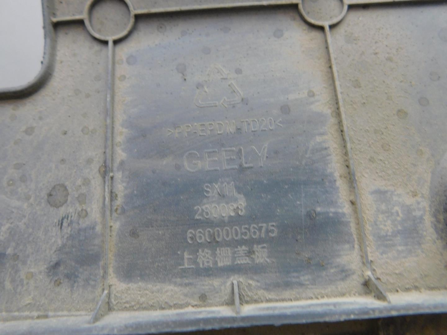 Кожух замка капота