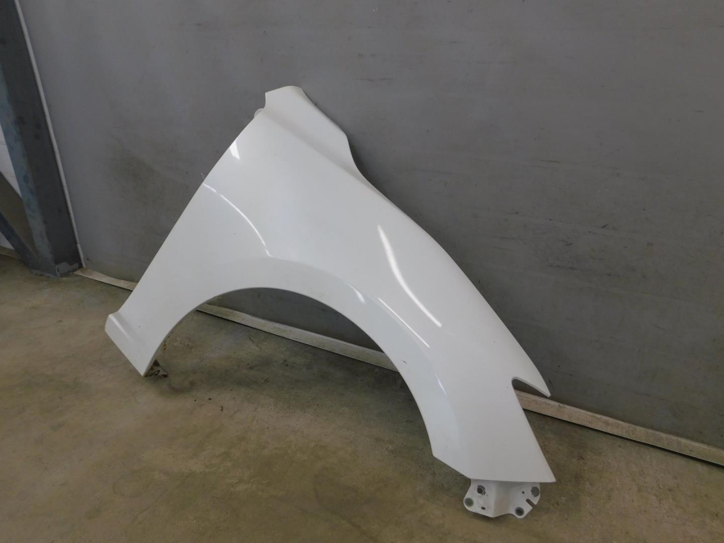 Крыло переднее правое