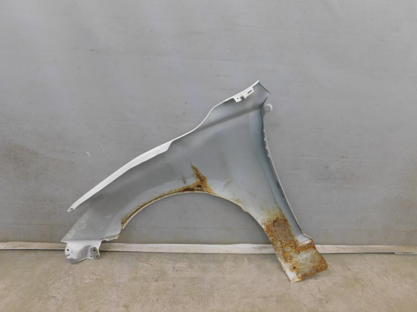 Крыло переднее правое