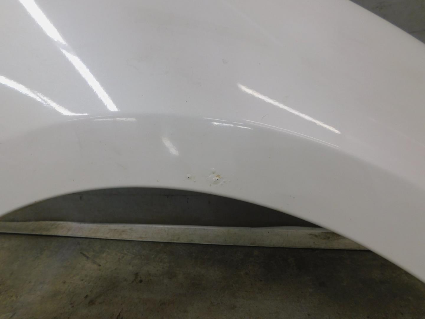 Крыло переднее правое