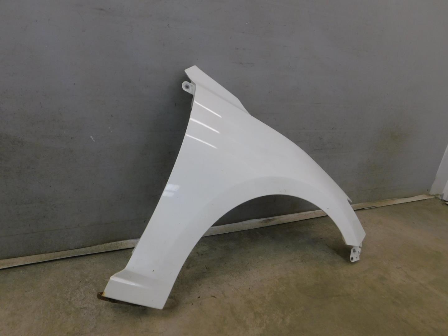 Крыло переднее правое