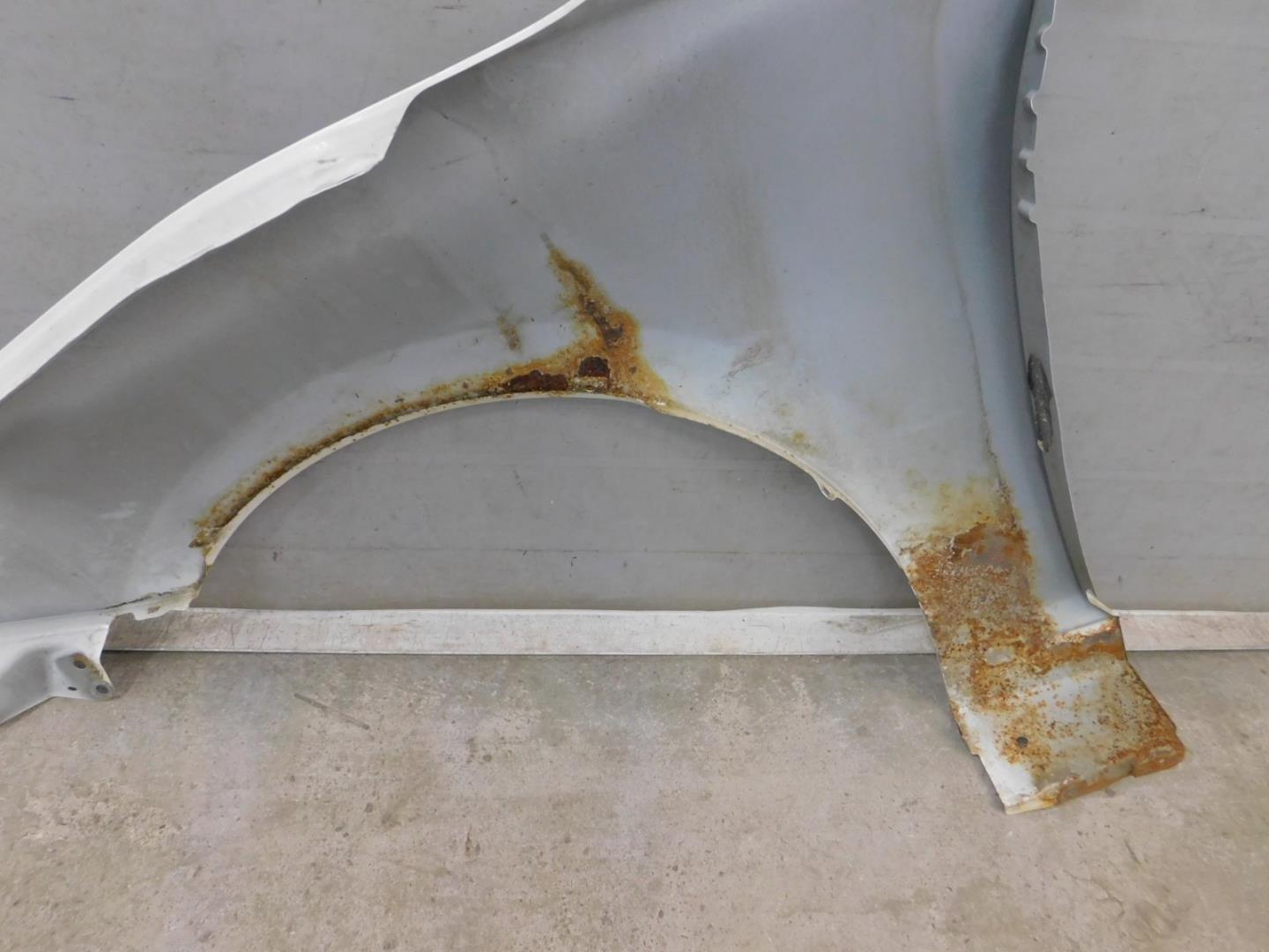 Крыло переднее правое