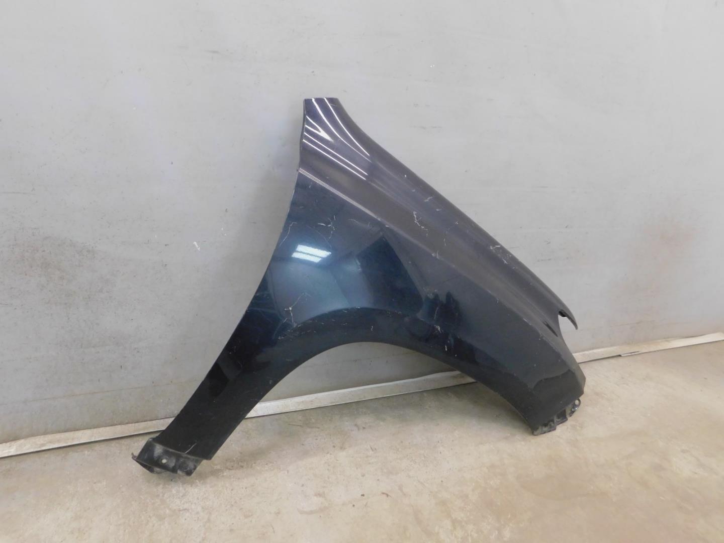 Крыло переднее правое