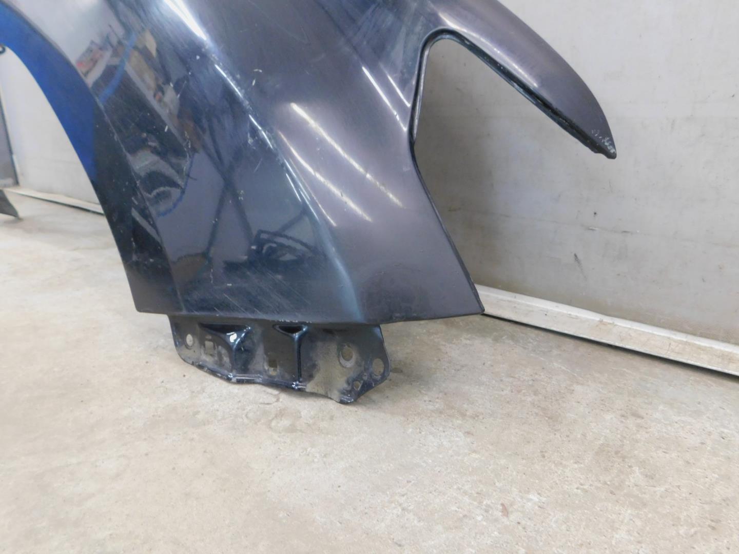 Крыло переднее правое