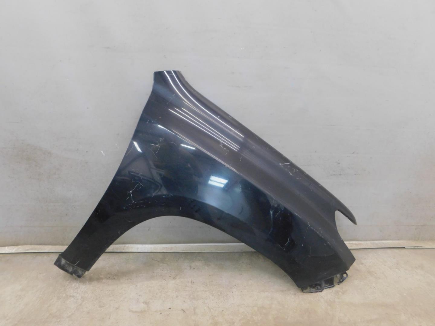 Крыло переднее правое