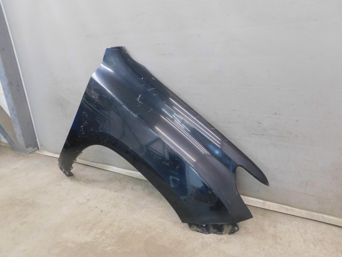 Крыло переднее правое