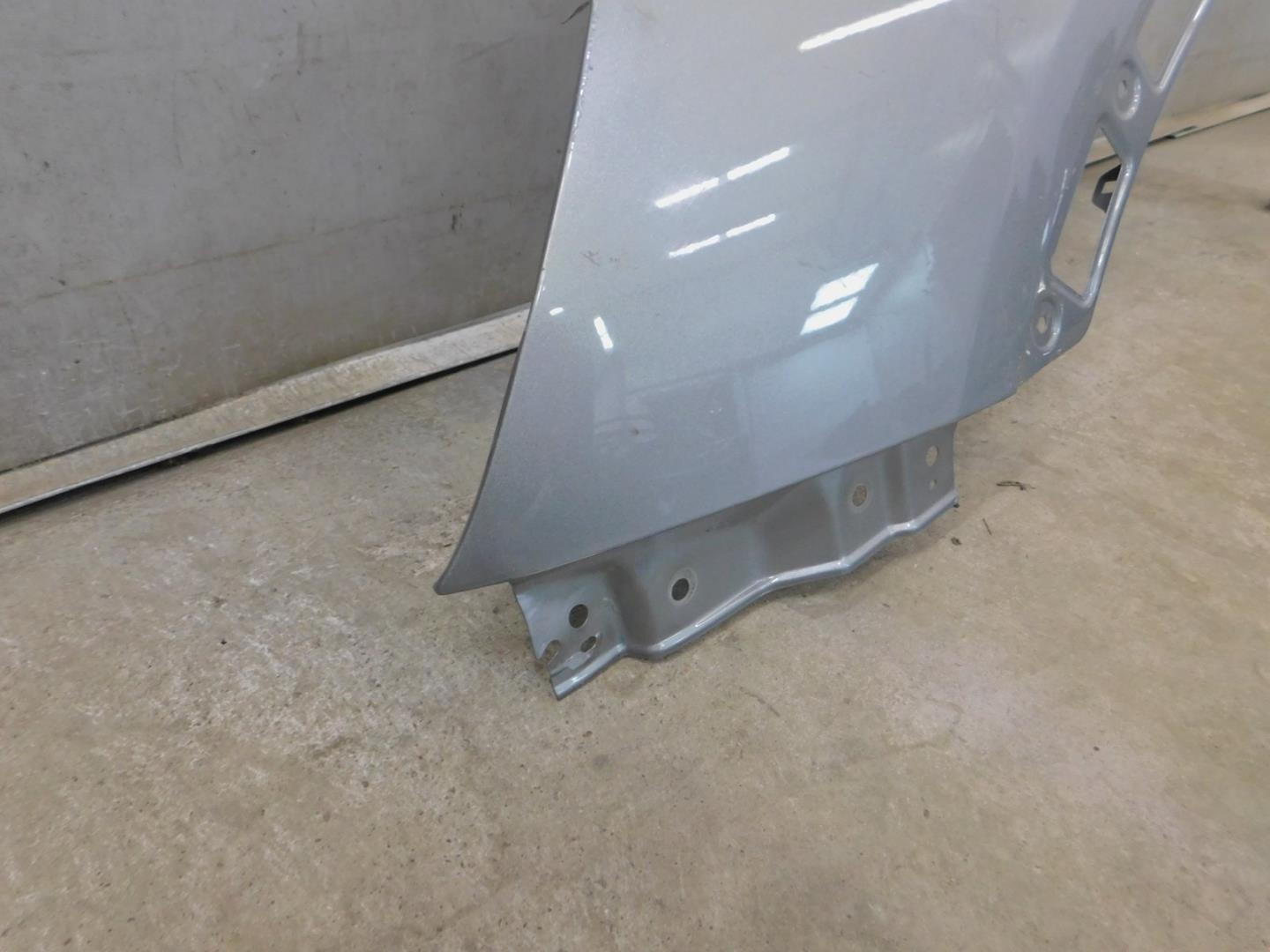 Крыло переднее левое