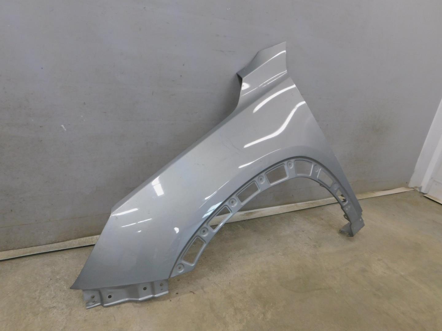 Крыло переднее левое