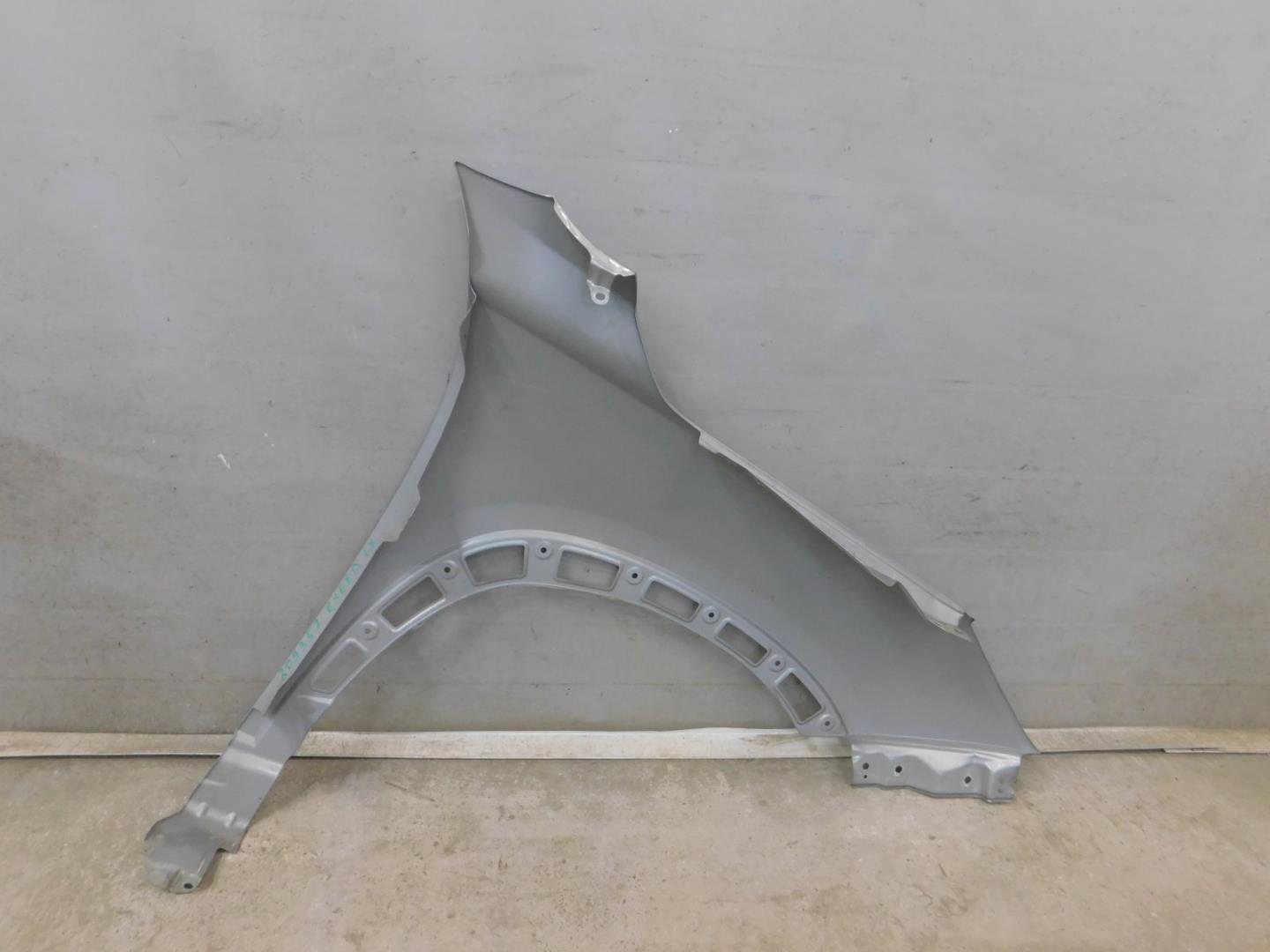 Крыло переднее левое