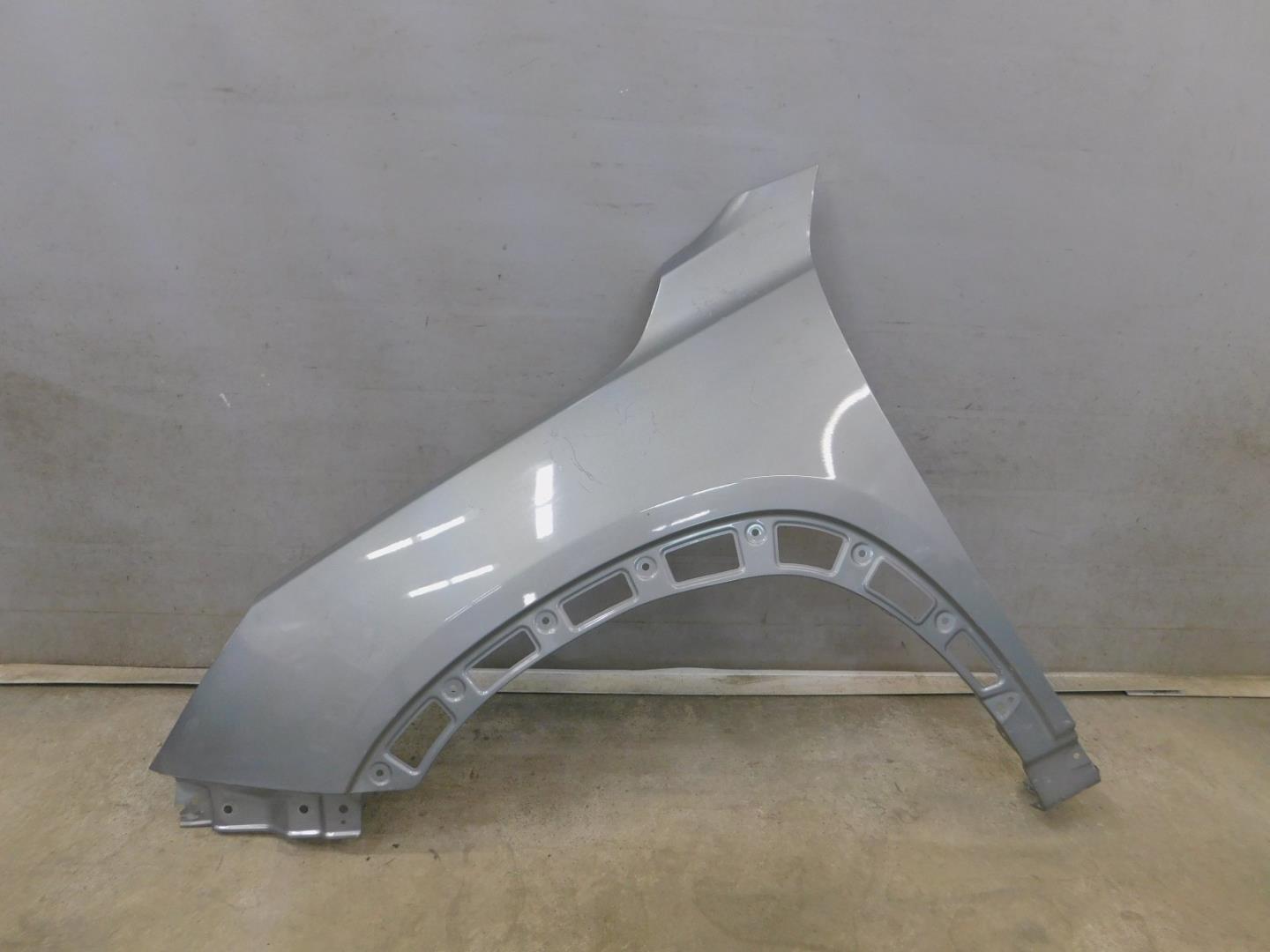 Крыло переднее левое