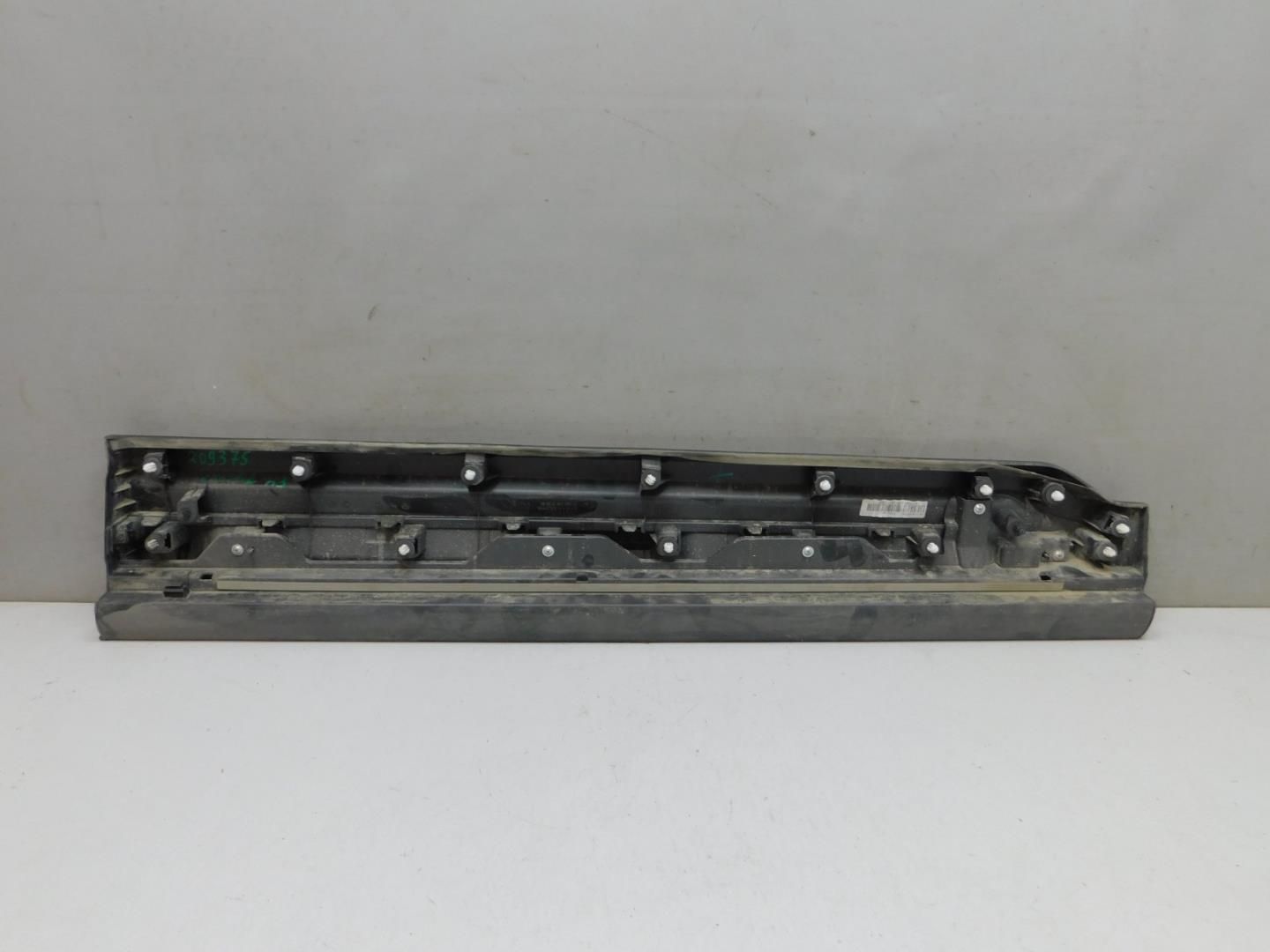 Накладка двери передней левой