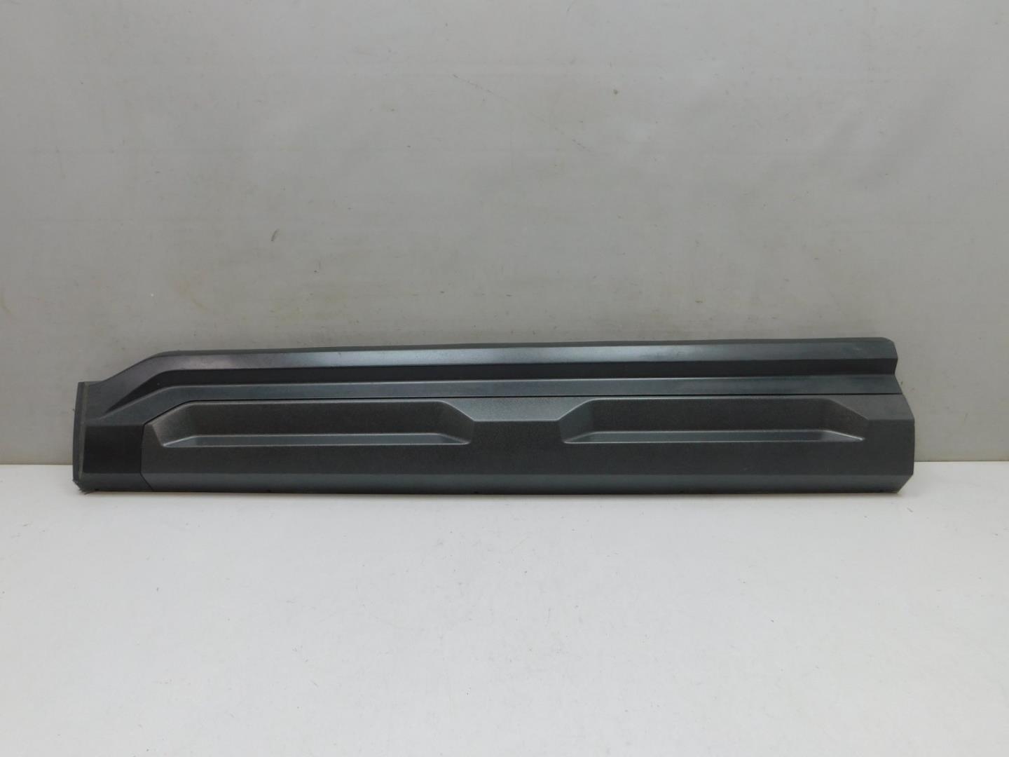 Накладка двери передней левой