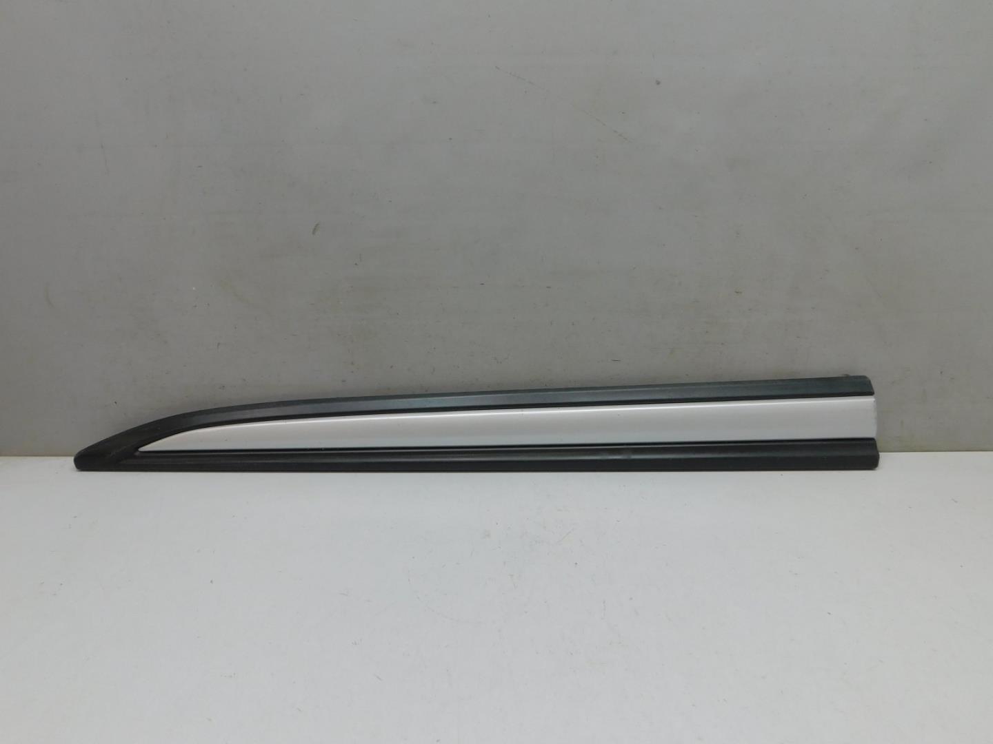 Накладка двери передней левой