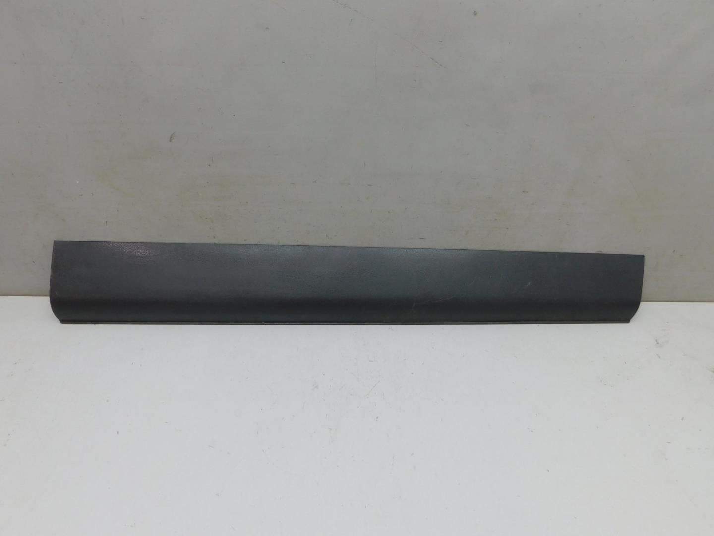 Накладка двери передней правой