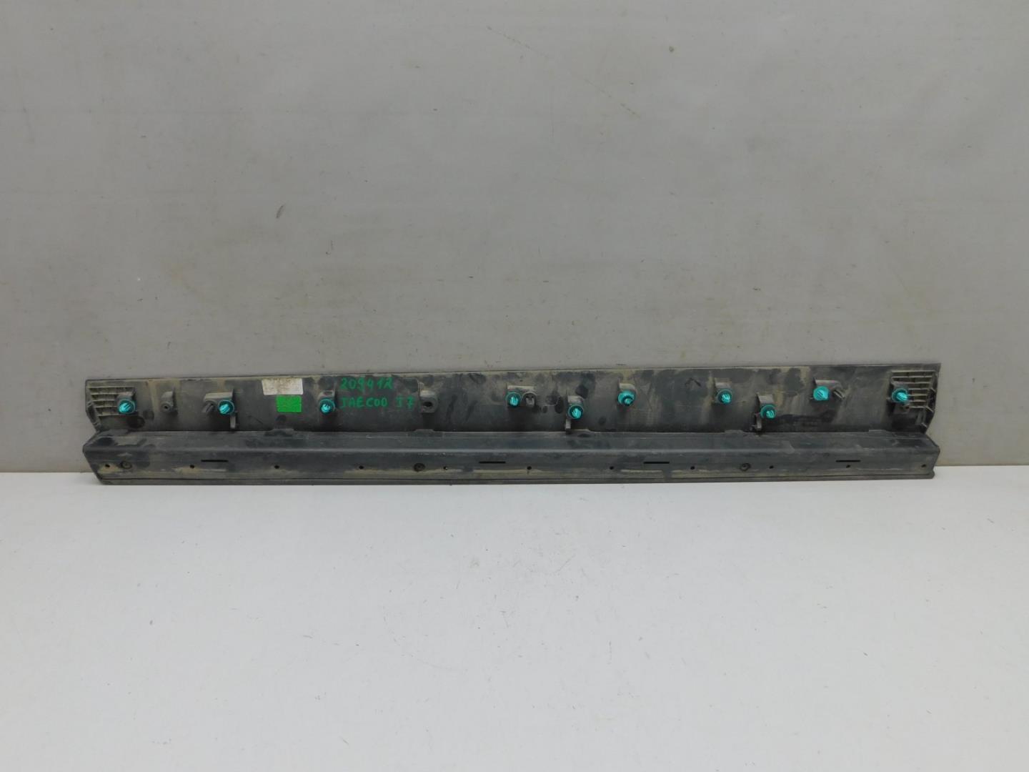 Накладка двери передней правой