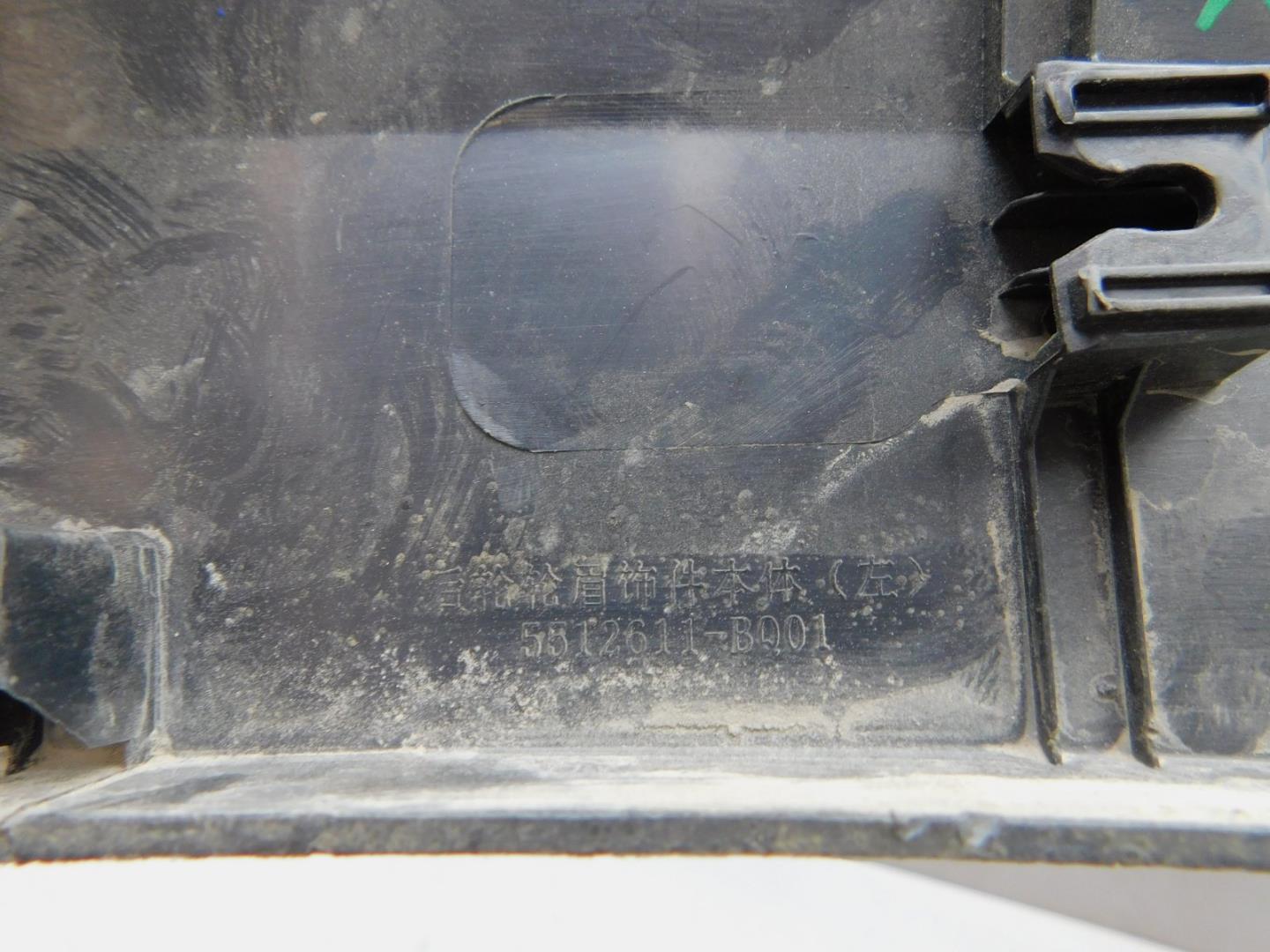 Накладка заднего крыла левого