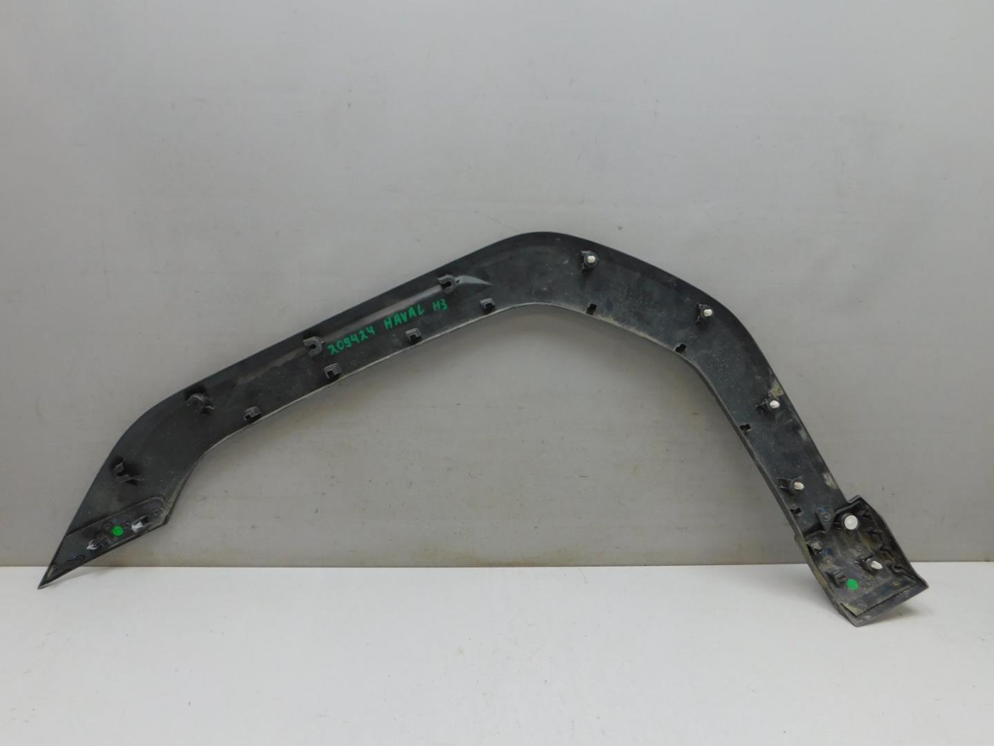 Накладка переднего крыла правого