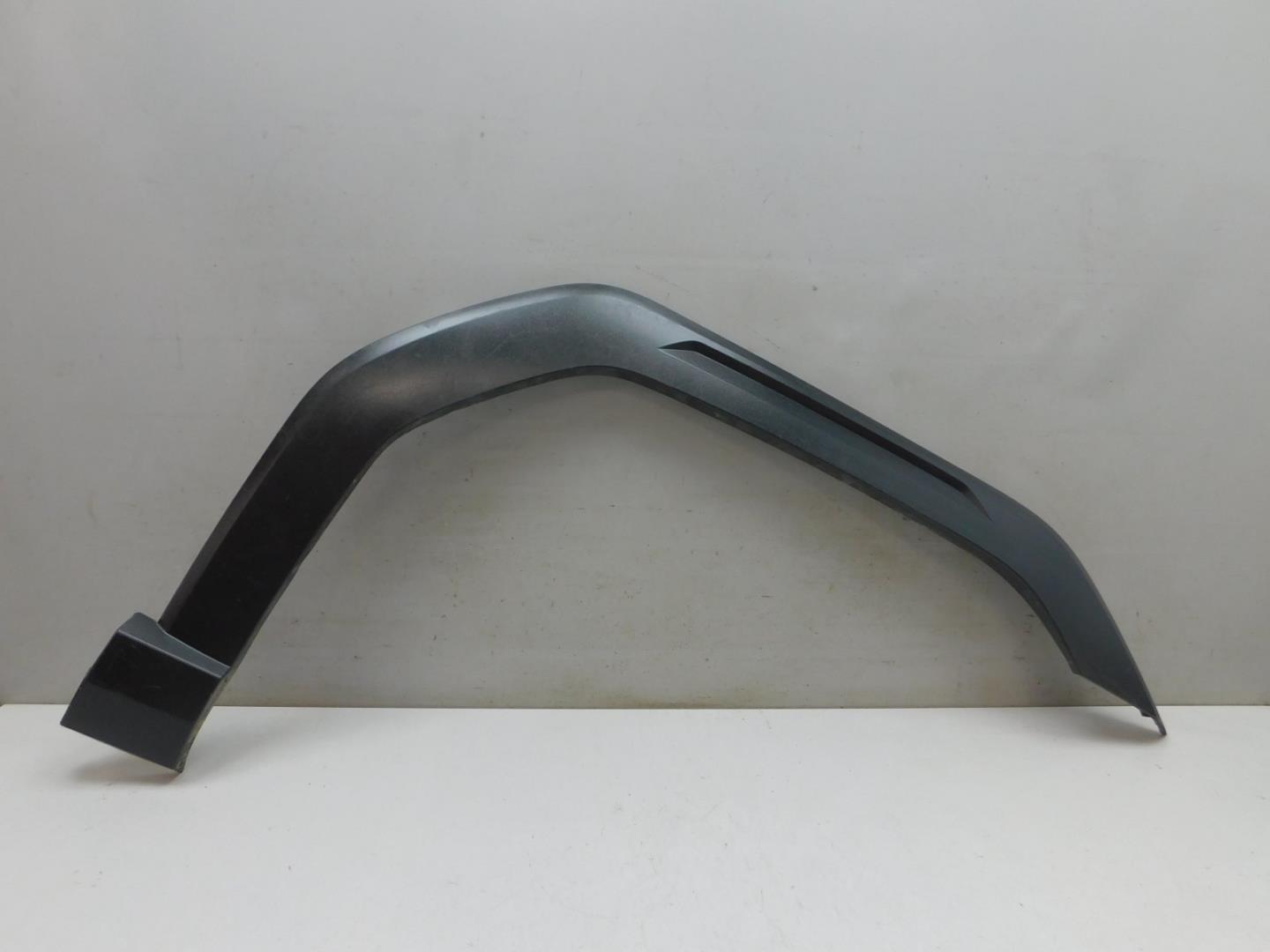 Накладка переднего крыла правого