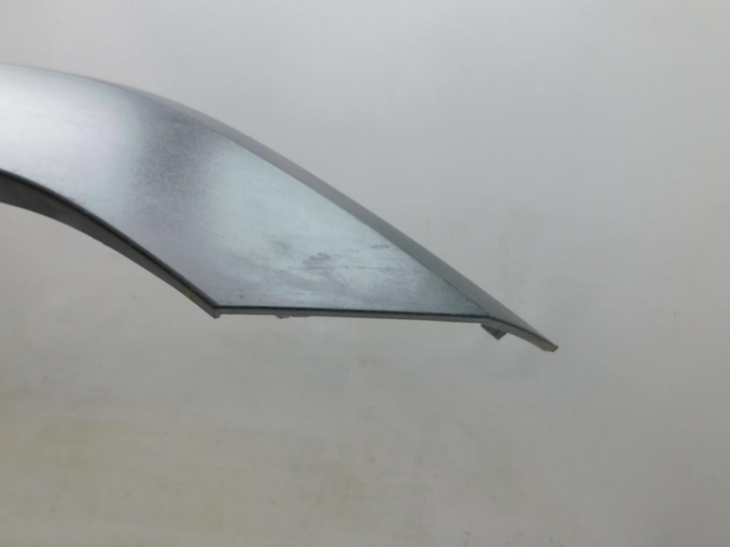 Накладка переднего крыла правого