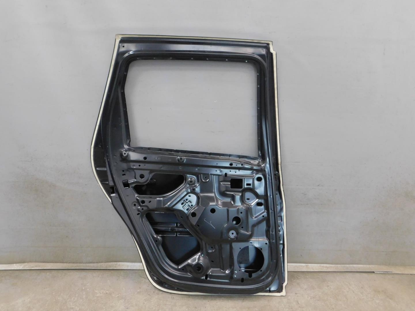 Дверь задняя левая