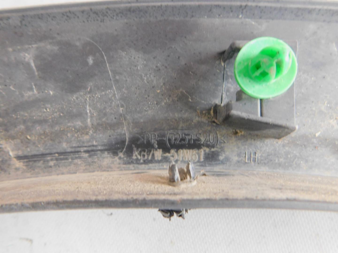 Накладка заднего крыла левого