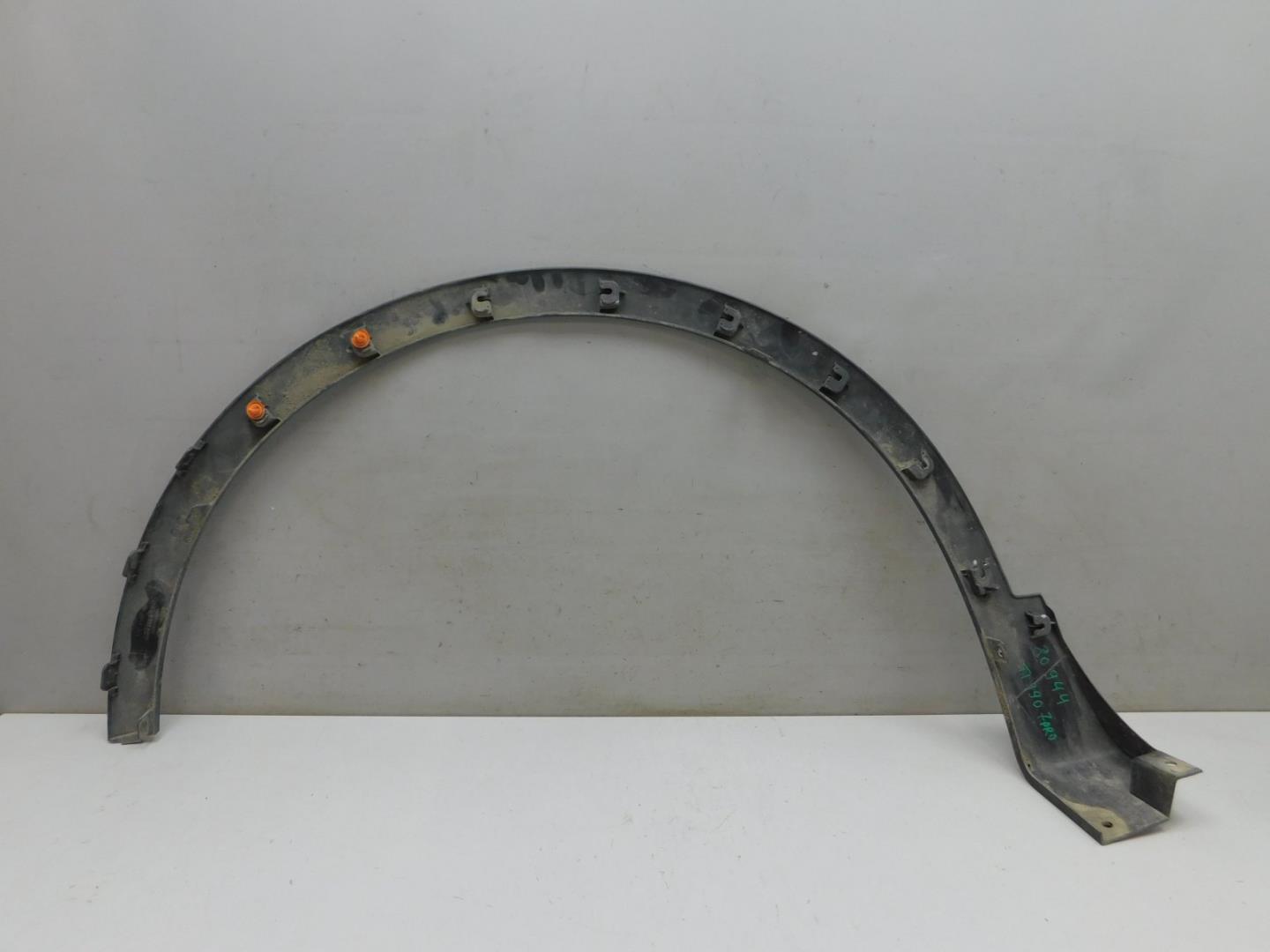 Накладка переднего крыла правого