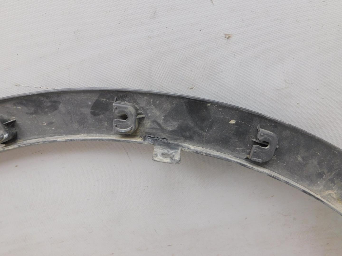 Накладка переднего крыла правого