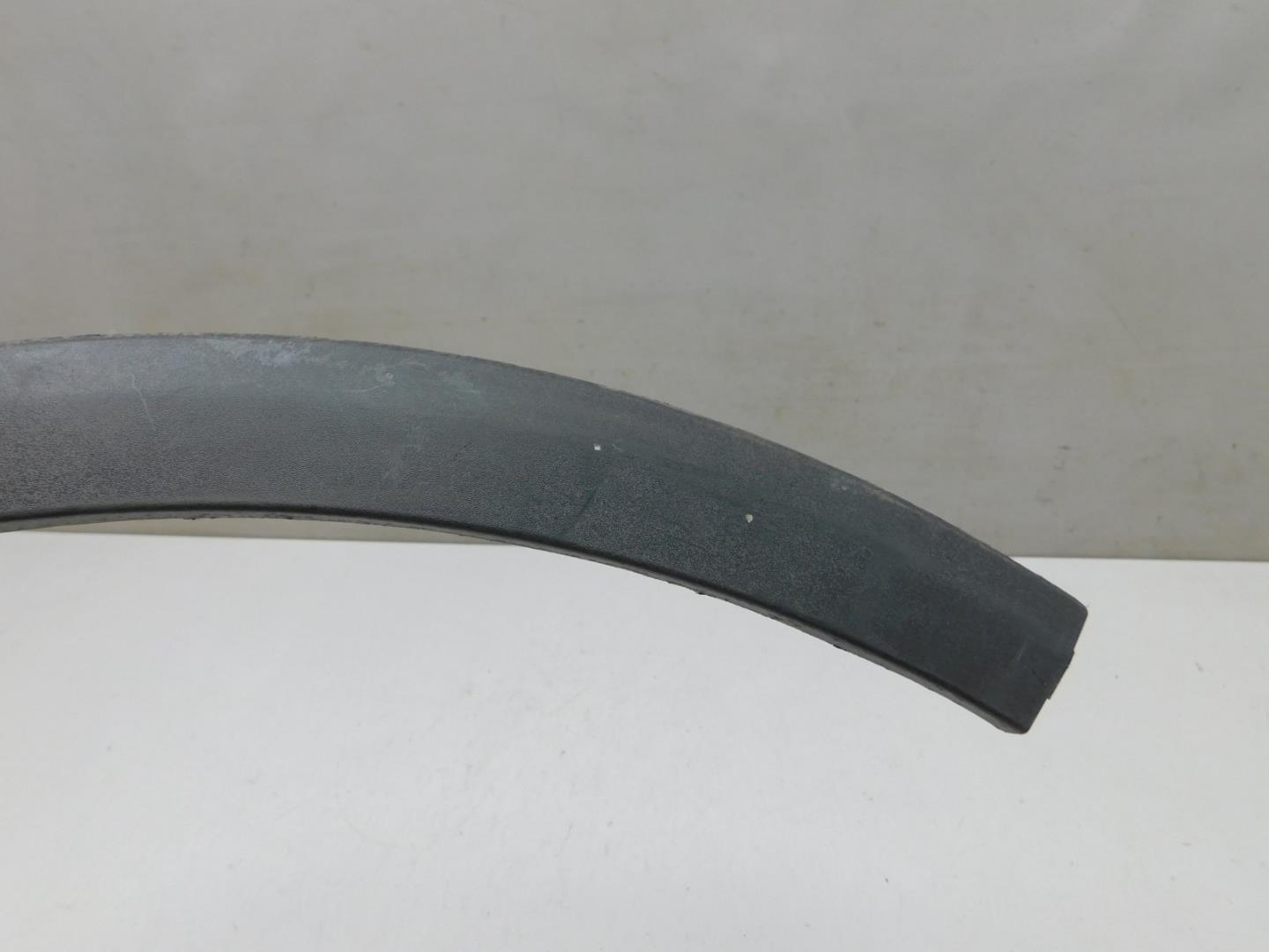 Накладка переднего крыла правого