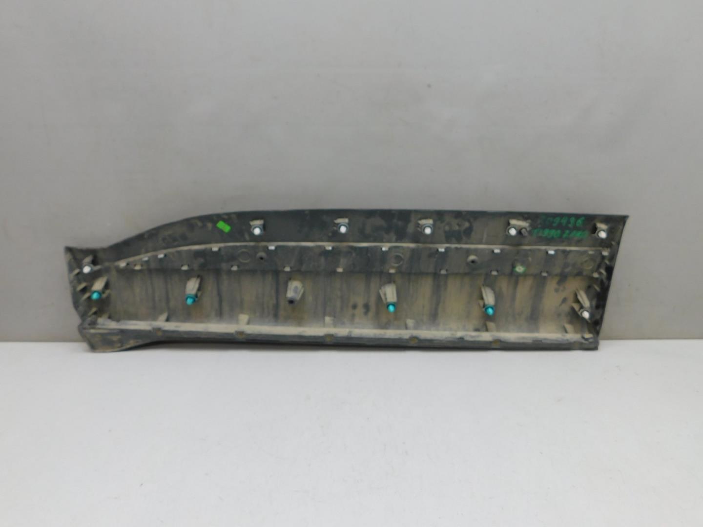 Накладка двери передней правой