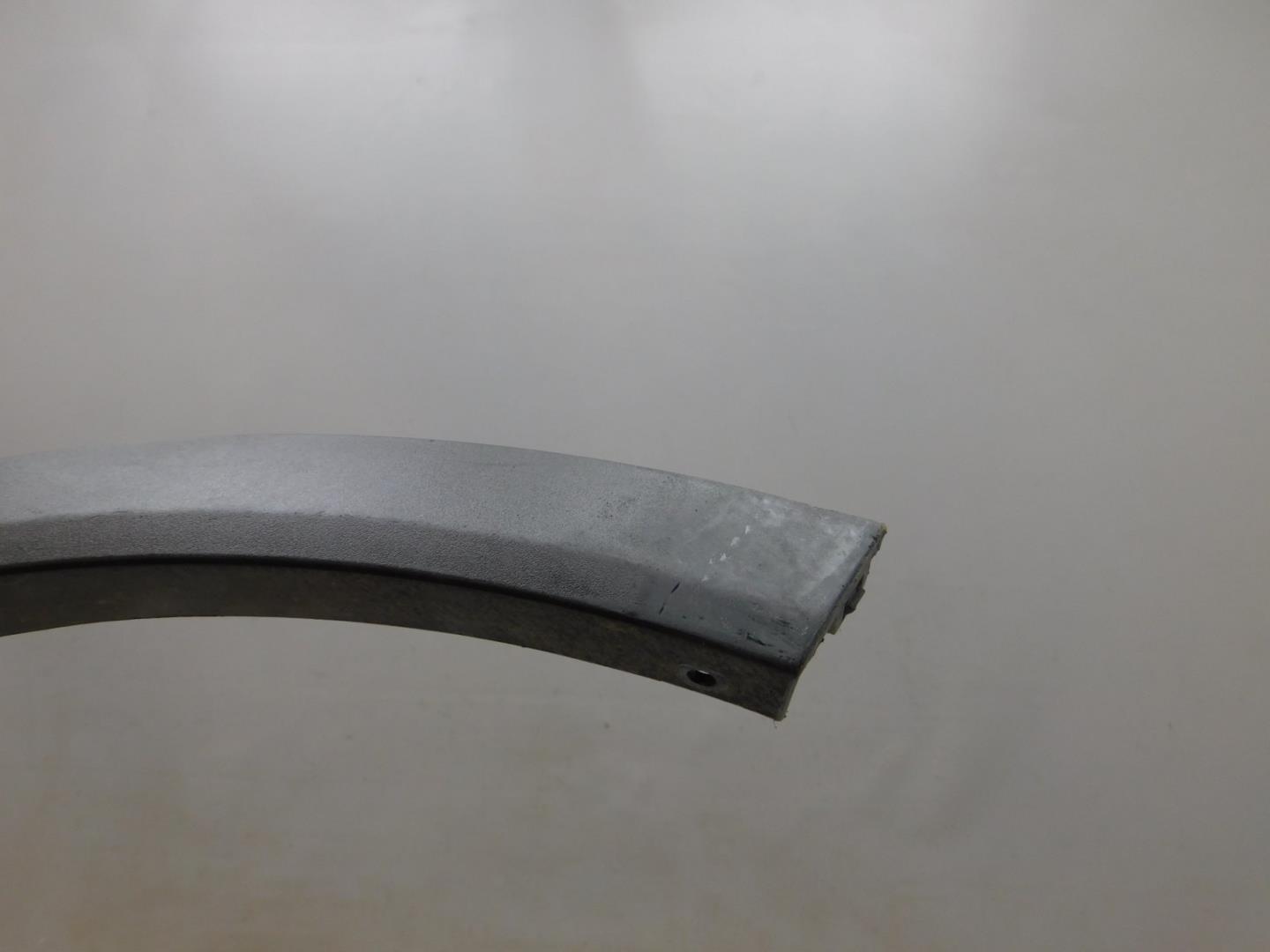 Накладка переднего крыла правого