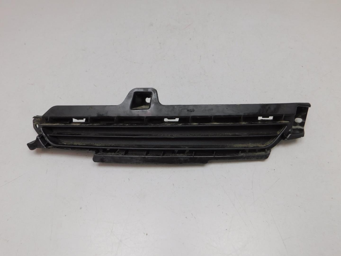 Решетка в бампер левая