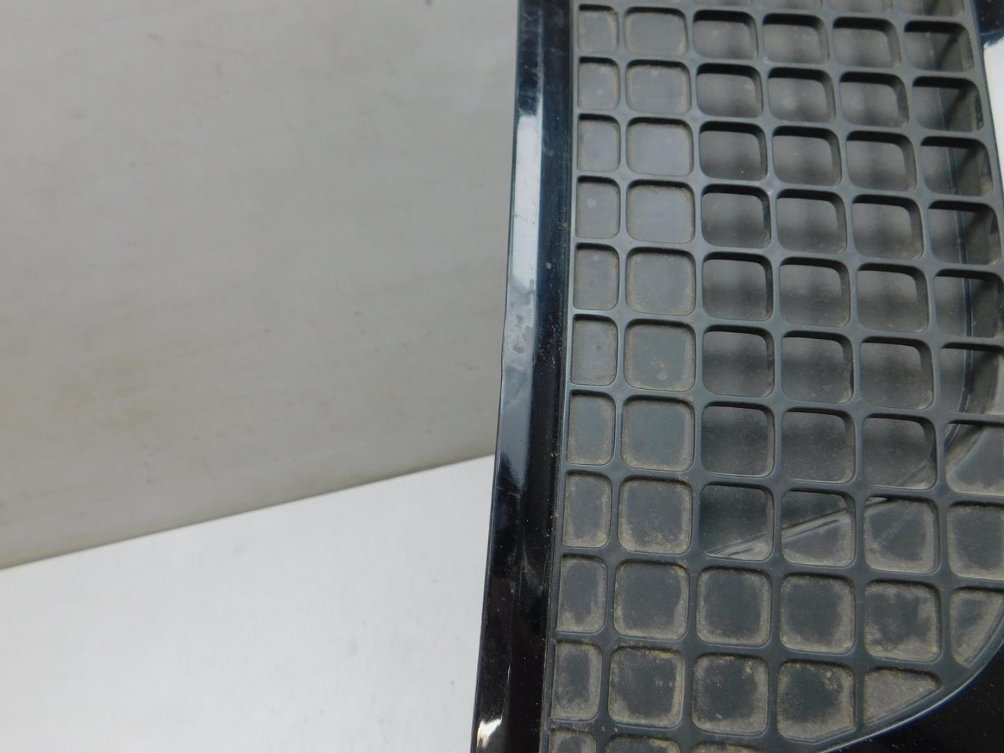 Накладка переднего крыла правого