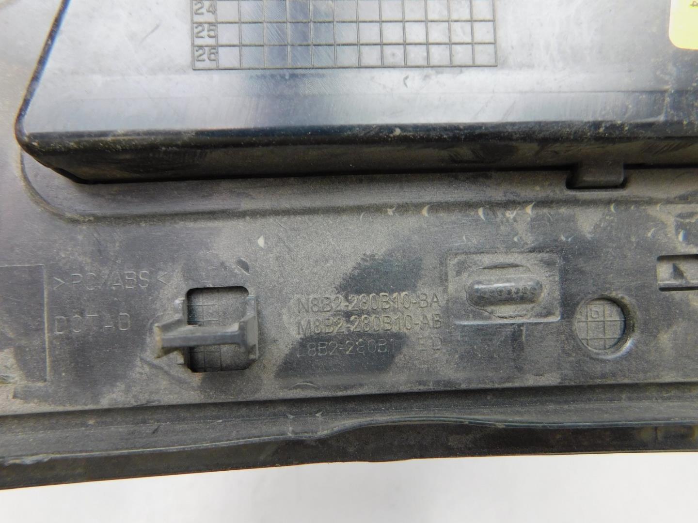 Накладка переднего крыла правого