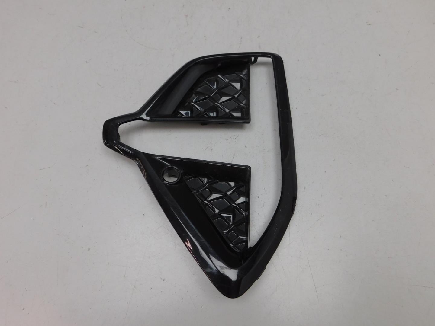 Решетка в бампер левая