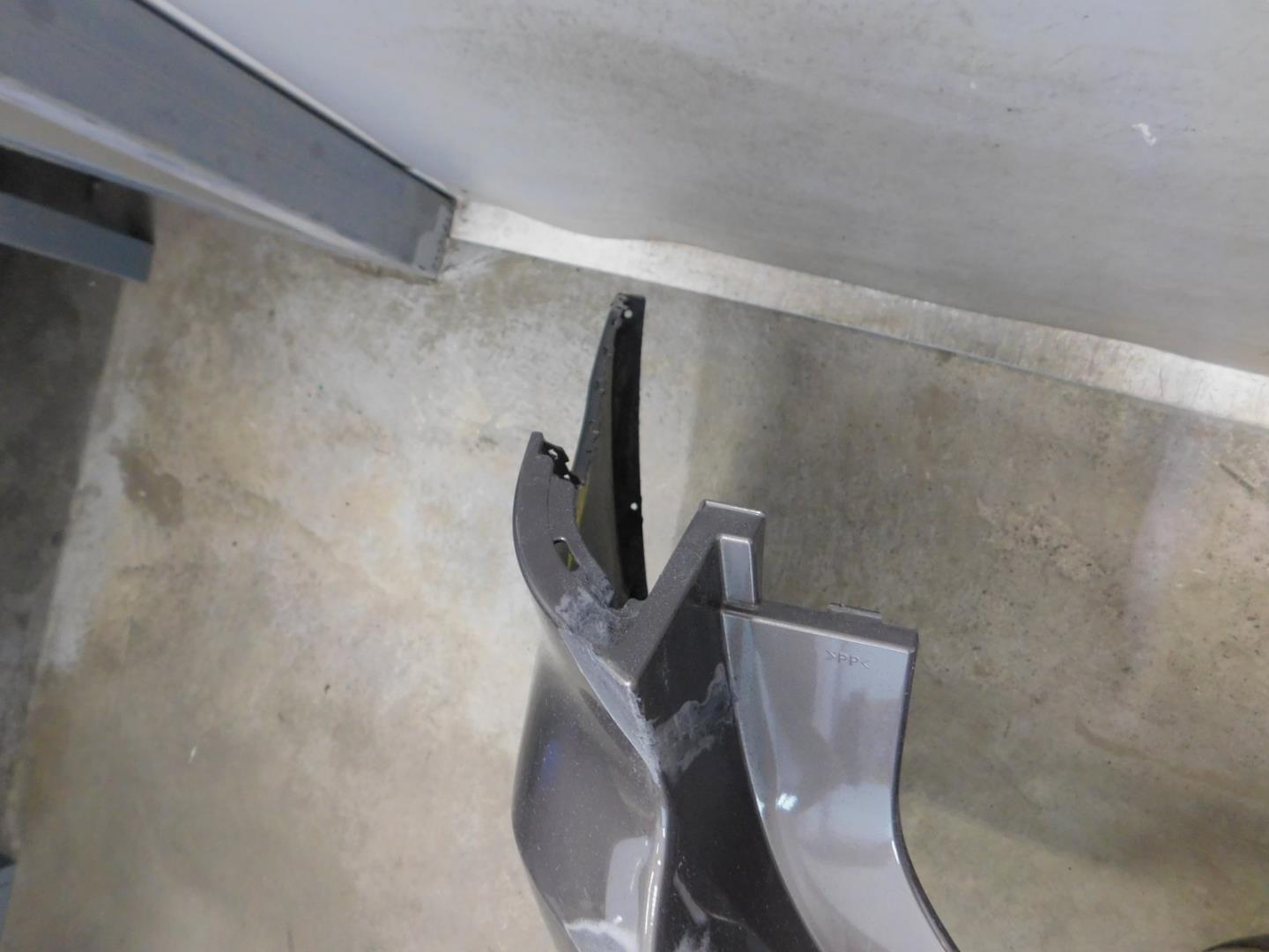 Бампер задний