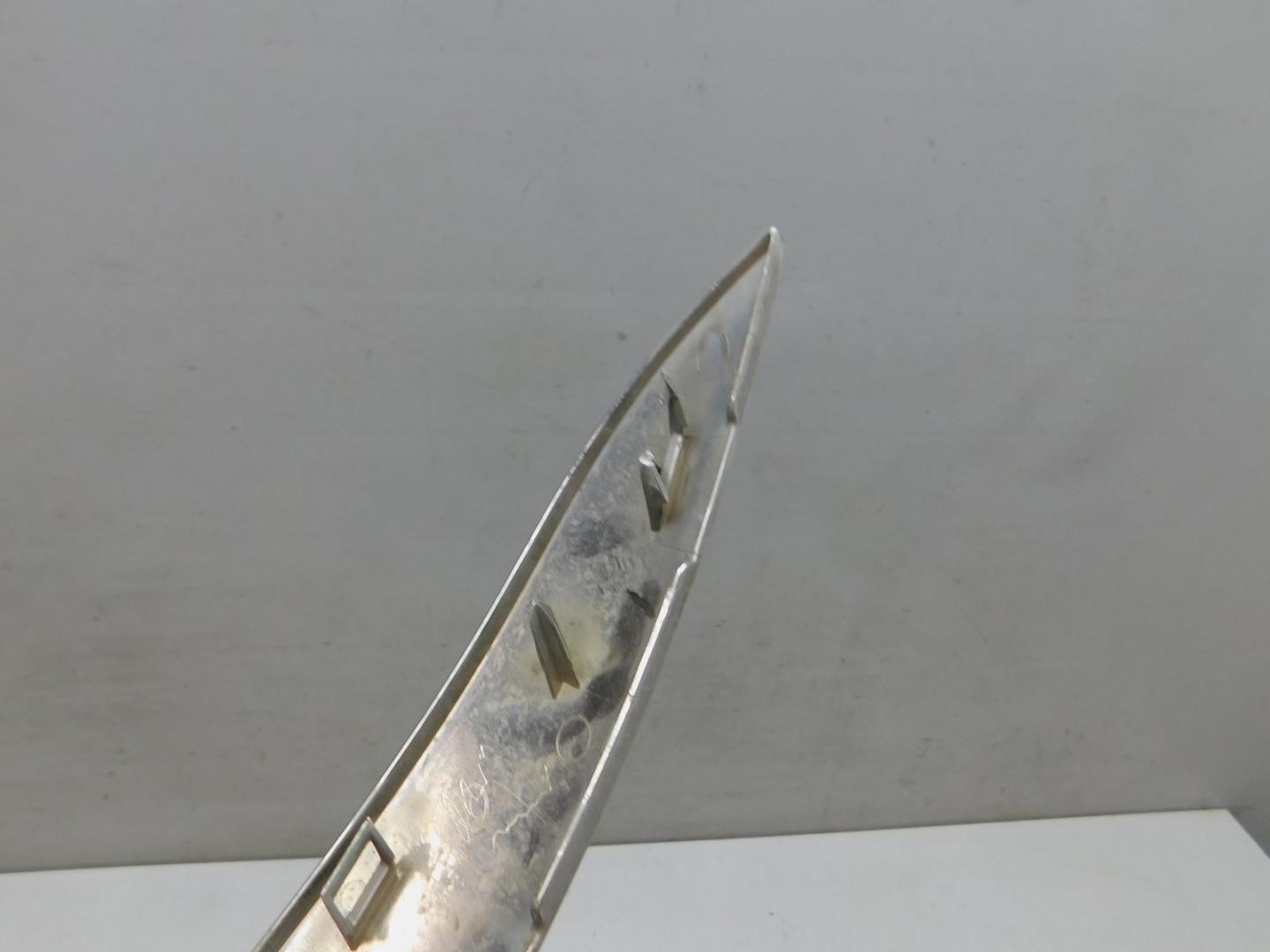 Молдинг заднего бампера