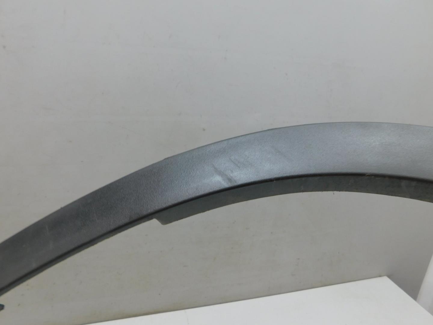 Накладка переднего крыла левого