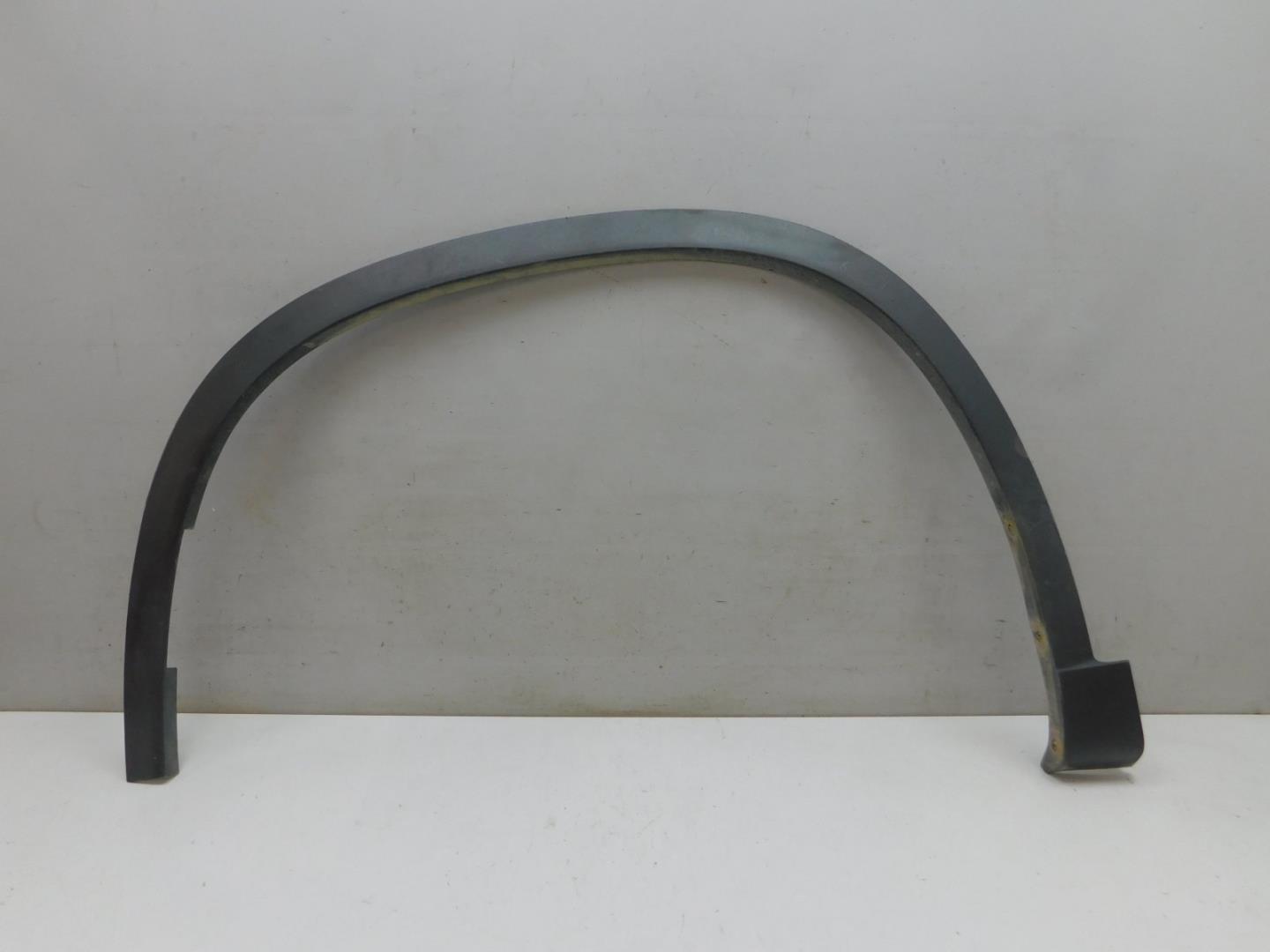 Накладка переднего крыла левого