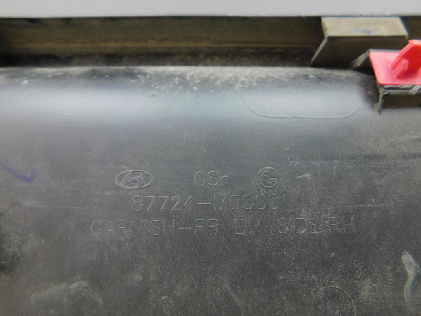 Накладка двери передней правой