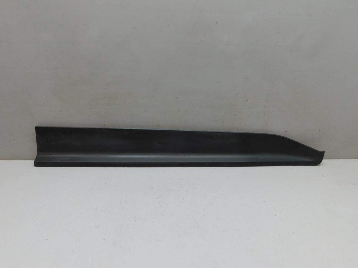 Накладка двери передней правой