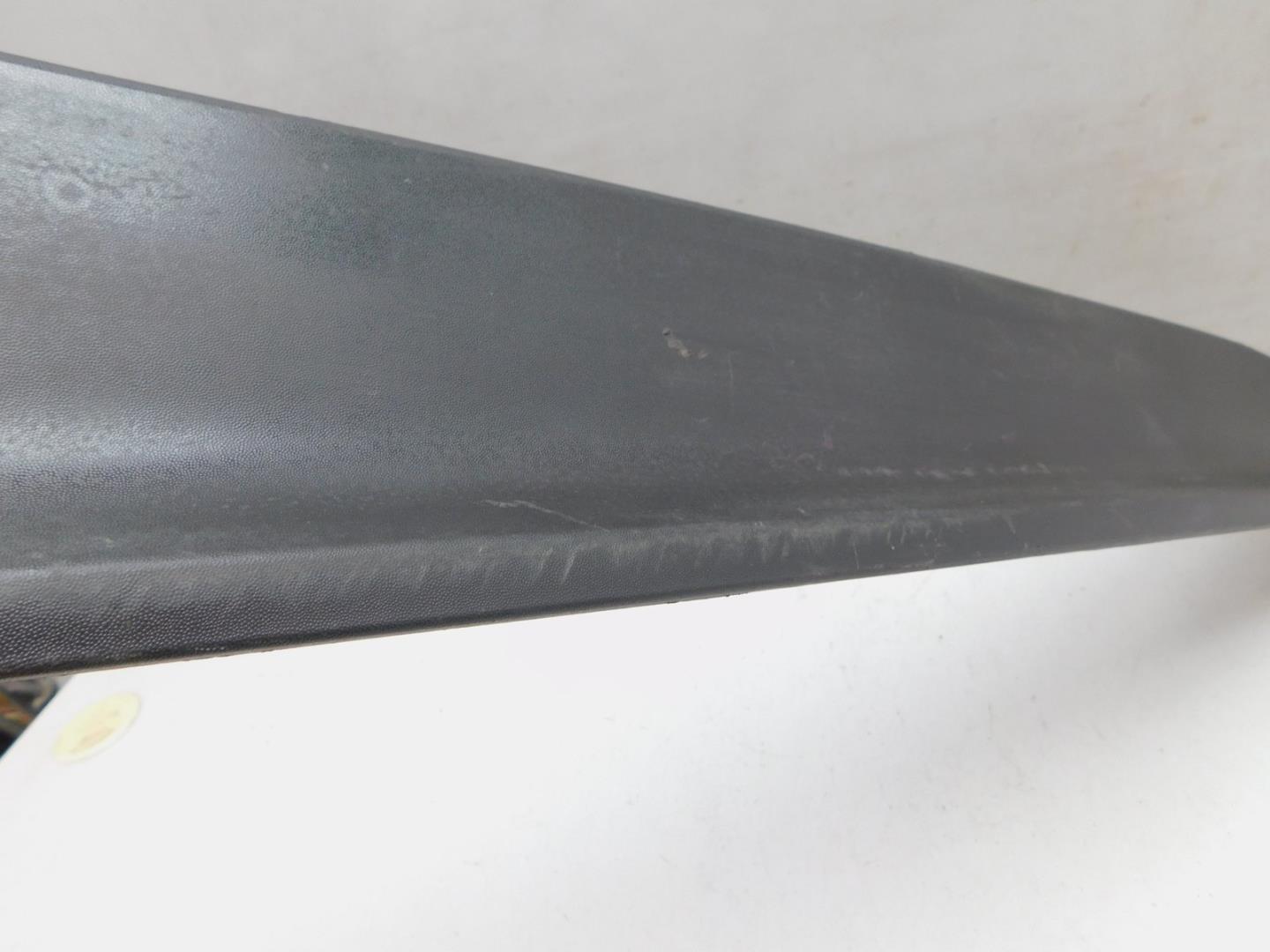 Накладка двери передней правой