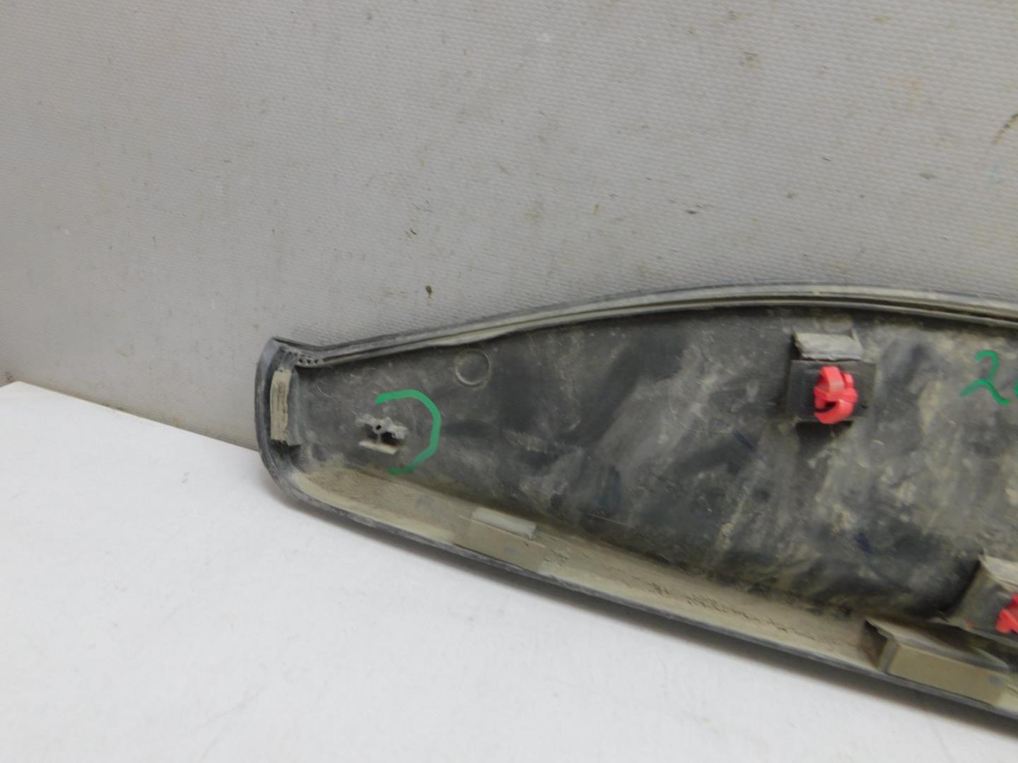 Накладка двери передней правой