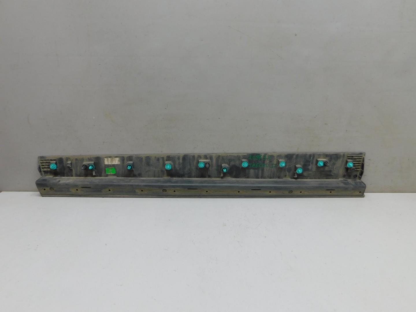 Накладка двери передней правой