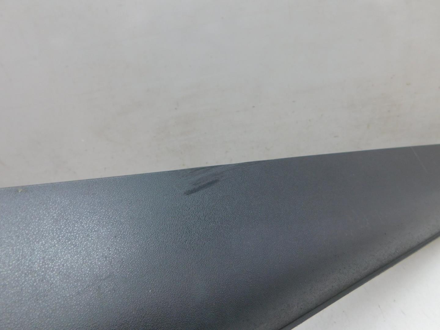 Накладка двери передней правой