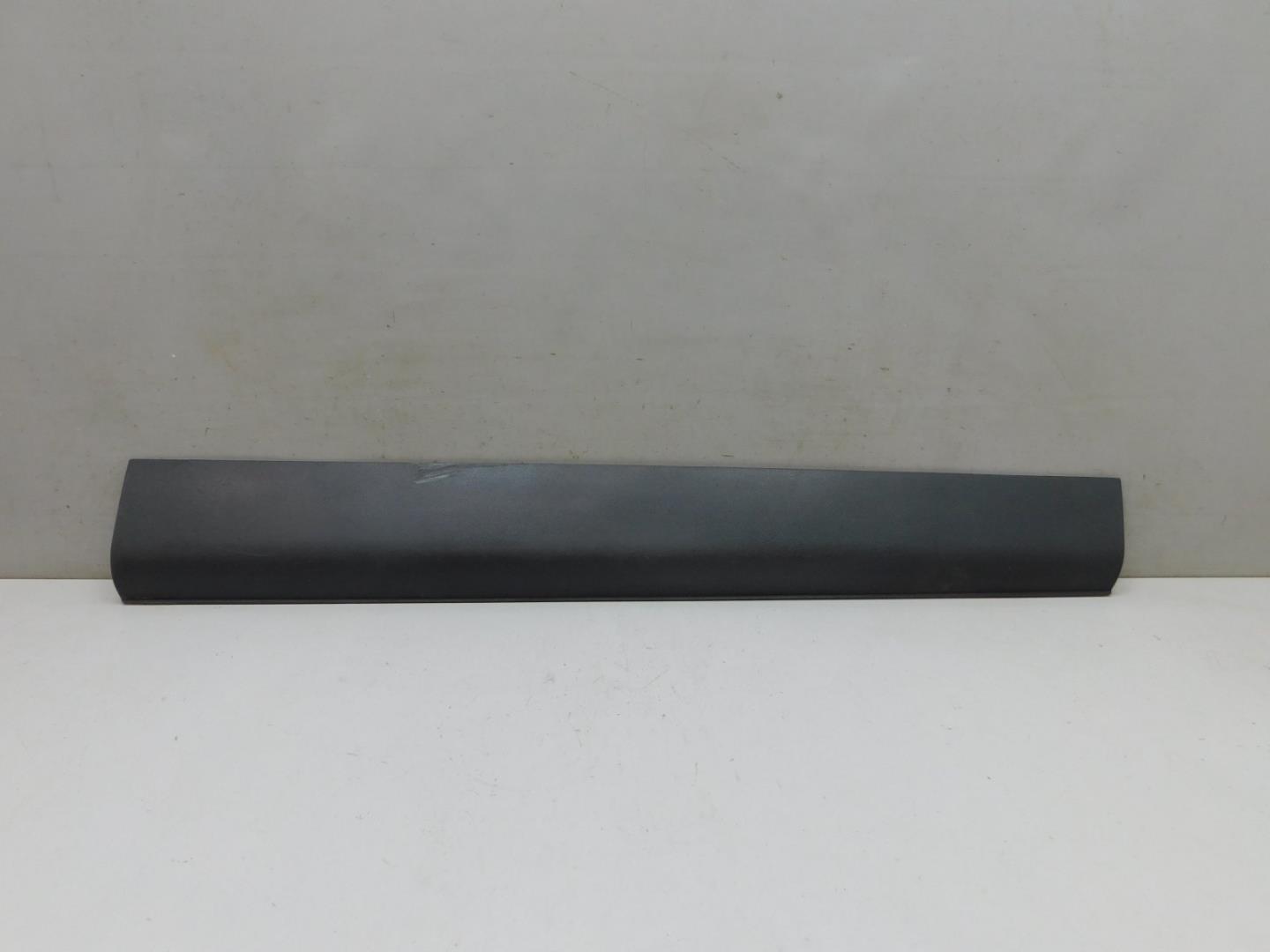 Накладка двери передней правой