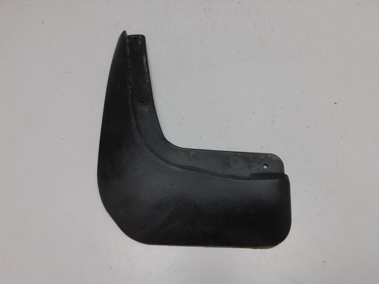 Брызговик задний левый